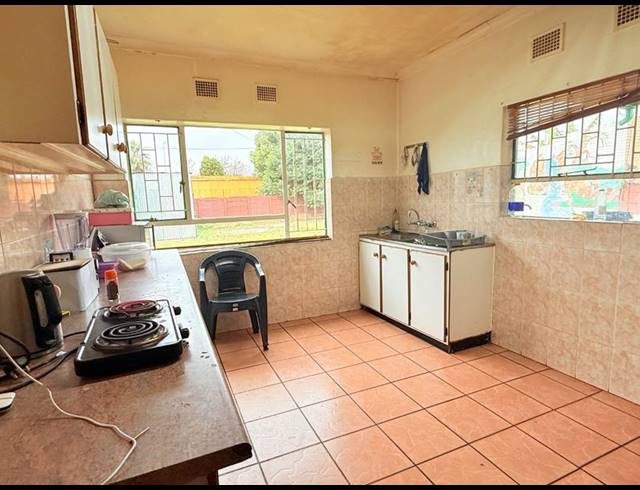 3 BEDROOM HOUSE FOR SALE IN VANDERBIJLPARK CE 2
